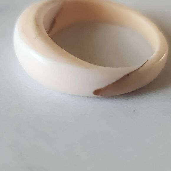 Curved dome resin smooth ring tan neutral Earth color womens fashion 5.5 - Picture 2 of 4